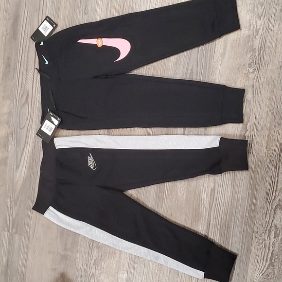 Set of 2 Nike Joggers Size 5/6 - Picture 1 of 8